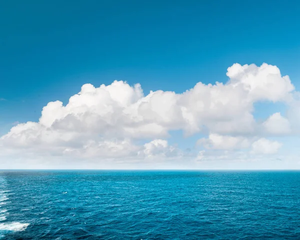 Sea Water Perfect Blue Sky White Clouds Nature Landscape — Stock Photo, Image