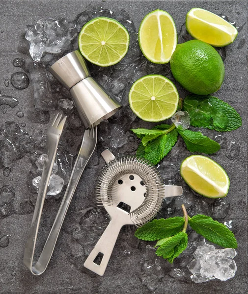 Coquetel Bebida Verão Mojito Com Limão Hortelã Gelo Depósito Plano — Fotografia de Stock