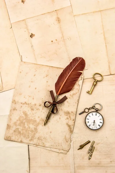  Vintage kağıtları ve tükenmez kalem. Nostaljik duygusal arka plan