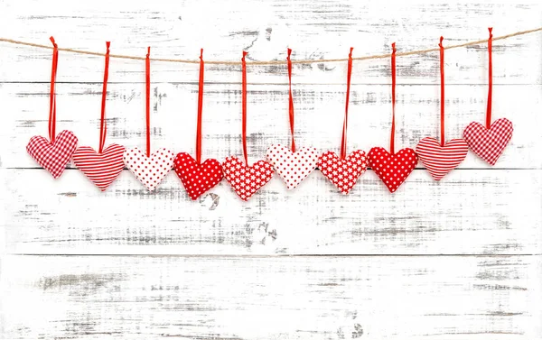 Прикраси Червоних Сердець Валентинки Яскравому Дерев Яному Фоні — стокове фото