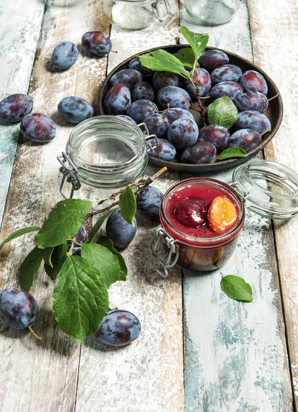 Pruimen Marmelade Pot Fruit Jam Rustieke Houten Achtergrond — Stockfoto