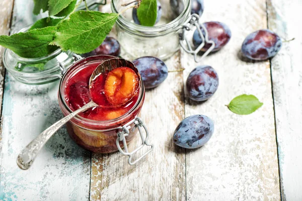 Pruimen Jam Met Vers Fruit Houten Achtergrond Marmelade Voorbereiden — Stockfoto