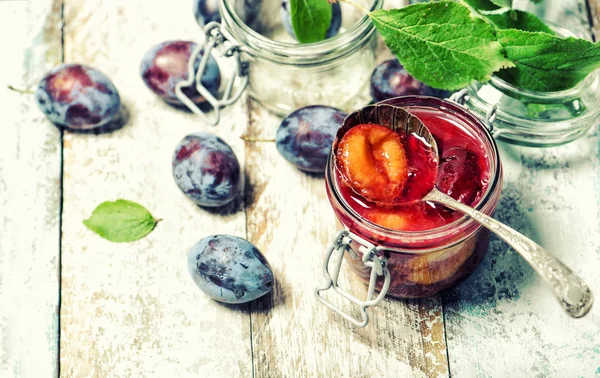 Pruimen Jam Met Vers Fruit Houten Achtergrond Vintage Stijl Gestemde — Stockfoto