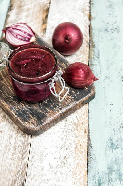 Zwiebelkonfitüre Glas Gemüsemarmelade Auf Rustikalem Holzgrund — Stockfoto