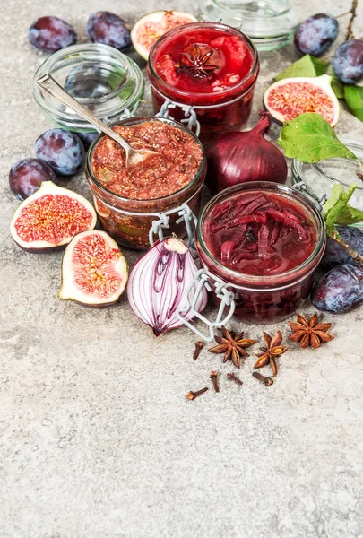 レッドオニオン マーマレード 梅果実のコンフィチュール イチジクのジャム 食品の背景 — ストック写真
