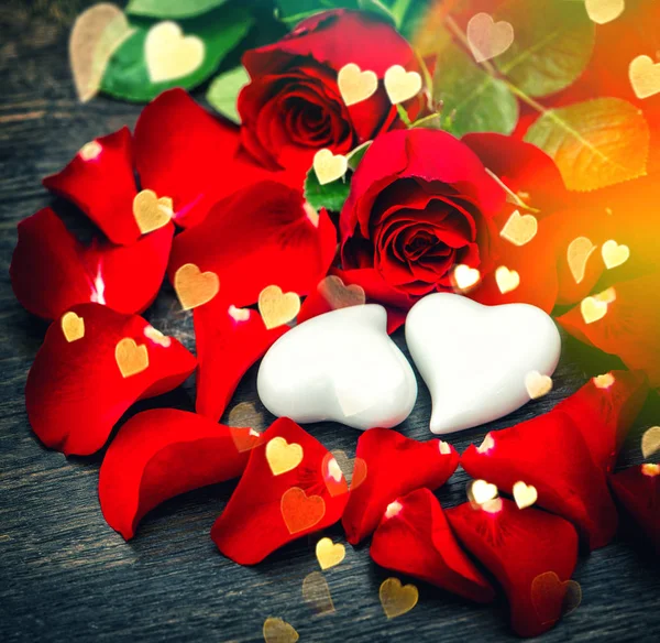 Valentines Day Decoration Red Roses Two Hearts Golden Light Bokeh — Stock Photo, Image