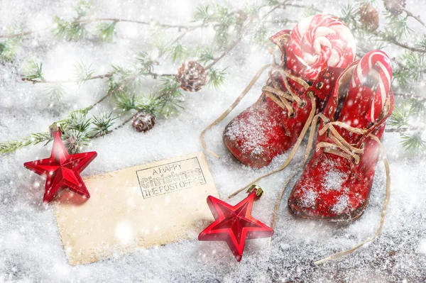Kerst Decoratie Rode Sterren Snoep Antieke Babyslofjes Vintage Stijl Bokeh — Stockfoto