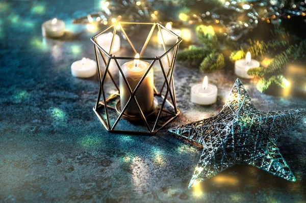 Kerstmis Achtergrond Kaarsen Ballen Sterren Feestelijke Bokeh Verlichting Decoratie Vintage — Stockfoto