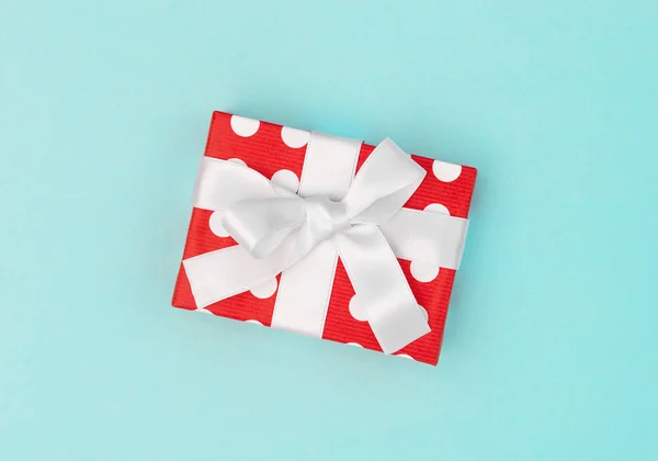 Geschenk Box Decoratie Rood Wit Blauwe Achtergrond — Stockfoto