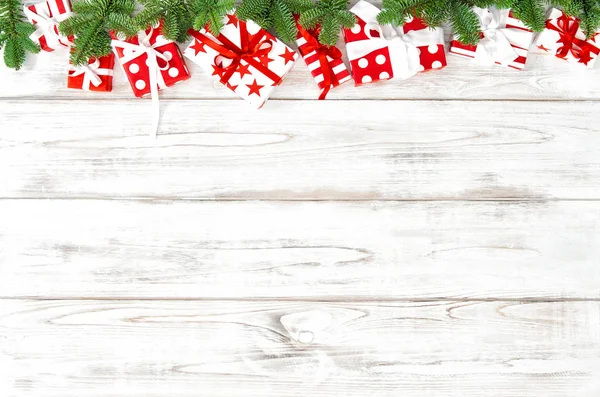 Caixas Presente Brancas Vermelhas Com Laço Fita Decoração Natal Fundo — Fotografia de Stock