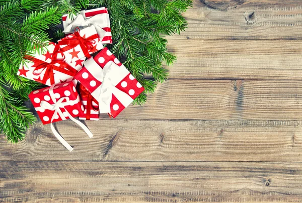 Kerstcadeaus Groene Fir Takken Vintage Stijl Gestemde Foto — Stockfoto