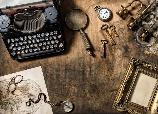 Máquina Escribir Vintage Accesorios Oficina Antiguos Mesa Madera Naturaleza Muerta —  Fotos de Stock