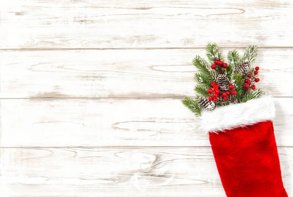 Ramas Árbol Navidad Con Decoración Roja Sobre Fondo Madera —  Fotos de Stock