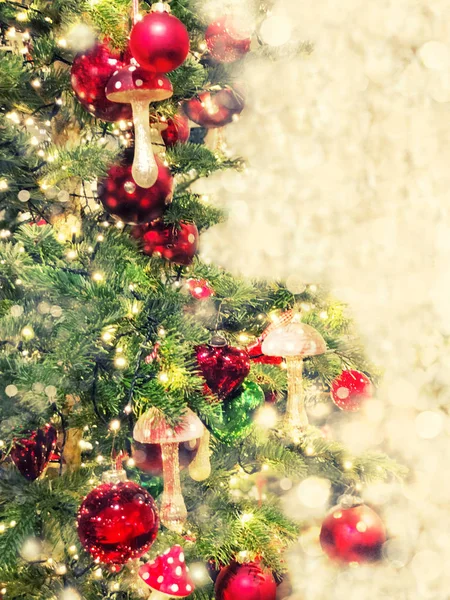 Christbaumschmuck Kugeln Schmuck Lichter Vintage Stil Getöntes Bild Verschwommenen Hintergrund — Stockfoto