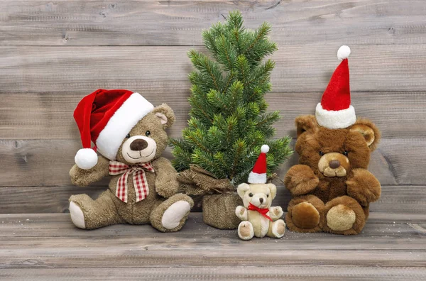 与老式玩具泰迪熊家庭的圣诞装饰 — 图库照片