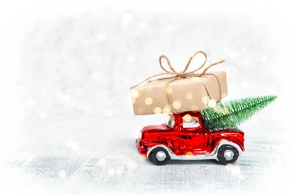 Vintage Carro Vermelho Caixa Presente Árvore Natal Luzes Decoração — Fotografia de Stock