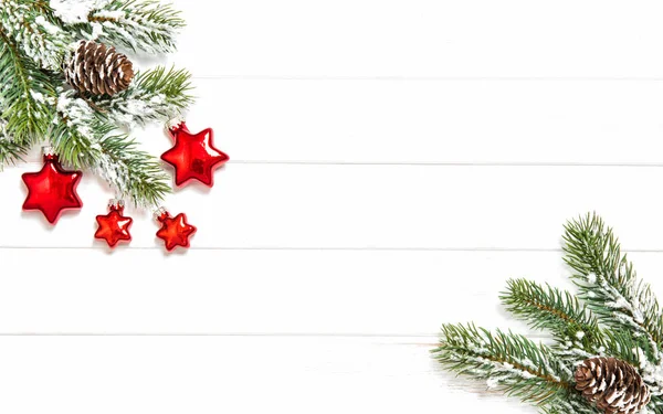 Tannenzweige Mit Zapfen Und Roten Sternen Weihnachtsdekoration — Stockfoto