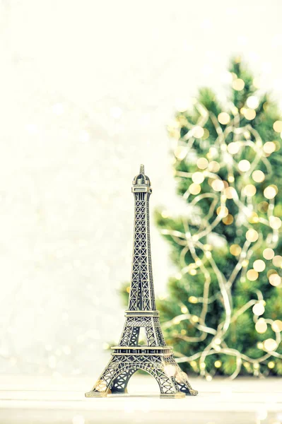 Torre Eiffel Com Decoração Árvore Natal Luzes Douradas Paris França — Fotografia de Stock