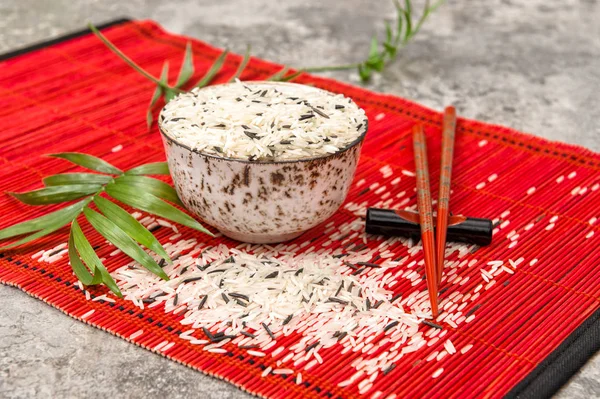 Μπολ Ρυζιού Chopsticks Ματ Φόντο Κόκκινο Μπαμπού Ασιατική Κουζίνα — Φωτογραφία Αρχείου