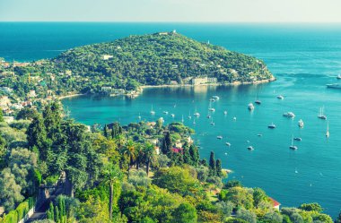 Turkuaz Akdeniz doğa manzara. Fransız Rivierası. Vintage tarzı tonda resim
