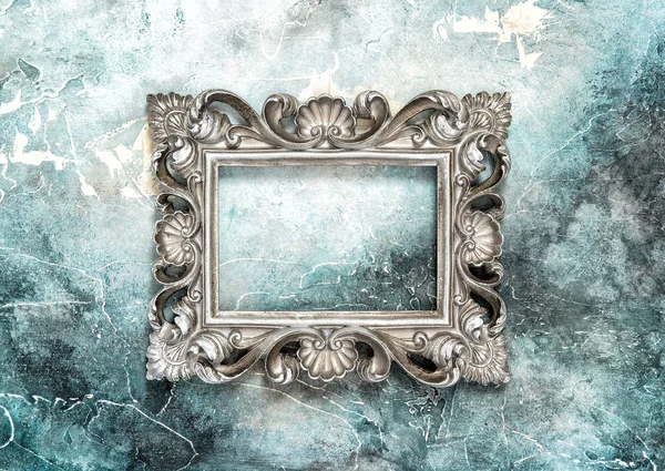 Zilveren barokke foto frame grungy achtergrond — Stockfoto