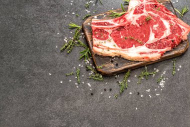 Çiğ biftek et otlar baharatlar Gıda arka plan