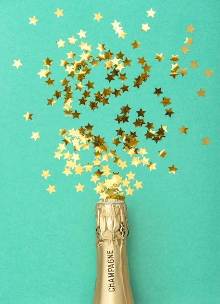 Champagme dourado confetti decoração Festa flat lay — Fotografia de Stock