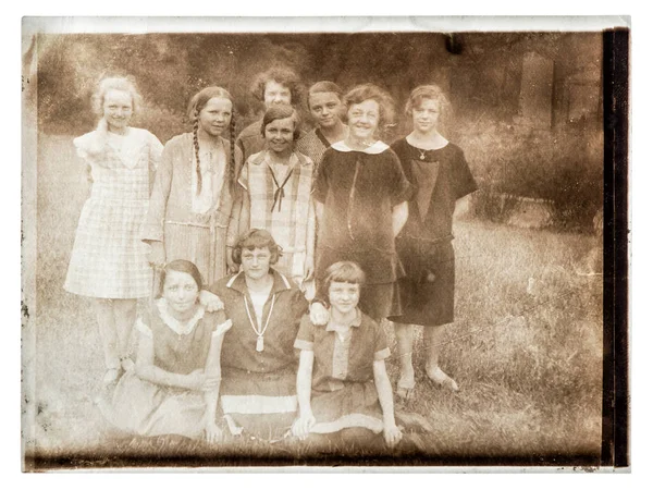 Vintage portrait teenager girls Group young people — Stock Photo, Image