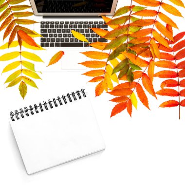 Düz yatıyordu Ofis masası kroki kitabı Sonbahar defter bırakır