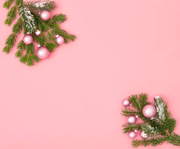 Christmas ornament pine tree branches decoration pink background — ストック写真