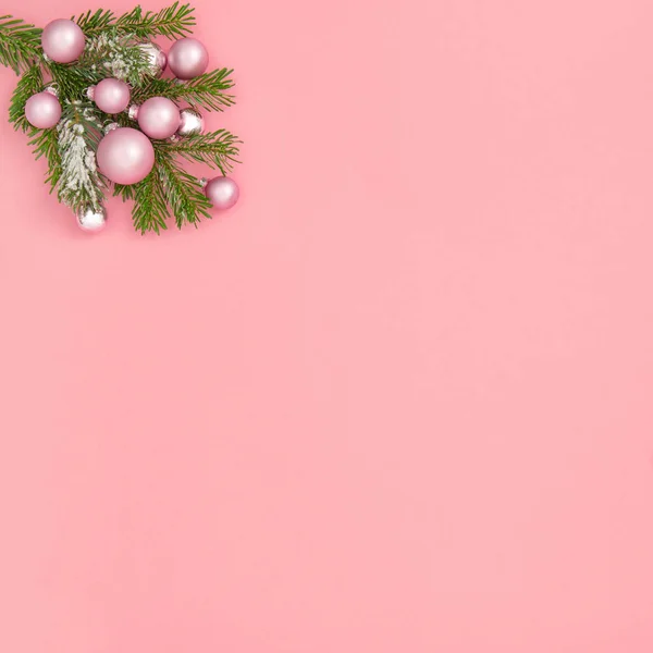 Pink Christmas ornament decoration pine tree branches — ストック写真