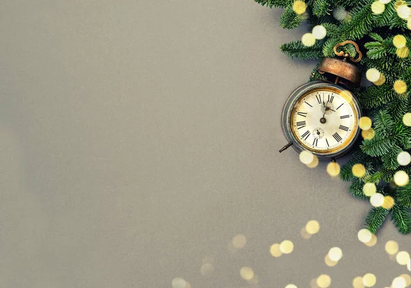 Χριστουγεννιάτικη διακόσμηση αντίκα χρυσό ρολόι vintage τονισμένο — Φωτογραφία Αρχείου