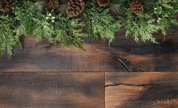 Різдвяний фон Вічнозелені гілки дерев шишки — стокове фото