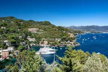 Ligurian sahilinde Portofino, İtalya, Akdeniz. Panoramik görünüm