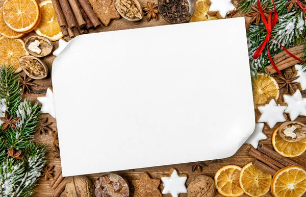 圣诞饼干和调味品 具有复制空间的食物背景 — 图库照片