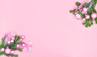 Pembe Noel arkaplanı. Mücevher süslemesi