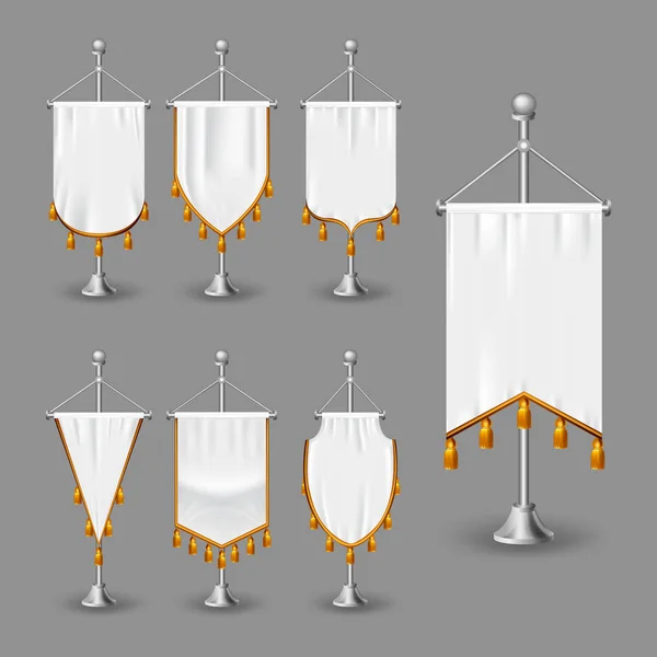 Řada bílých vlajek se zlatými třásněmi. Prázdné vlajky různých tvarů — Stockový vektor