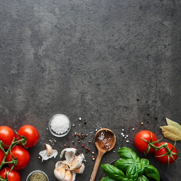 Jedzenie Tle Smacznymi Potrawami Kuchni Włoskiej Pomidorów Różne Składniki Gotowania — Zdjęcie stockowe