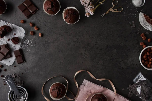 Fondo Para Hornear Con Magdalenas Chocolate Tazas Medir Chocolate Azúcar —  Fotos de Stock