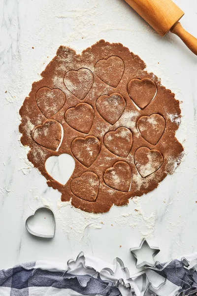 Masa Pan Jengibre Con Corte Galletas Forma Corazón Fondo Cocción —  Fotos de Stock