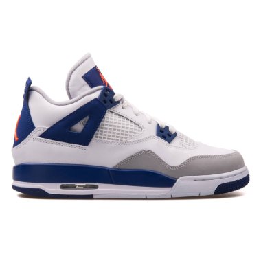 Vienna, Avusturya - 14 Haziran 2017: beyaz zemin üzerine izole Nike Air Jordan 4 Retro Gg beyaz ve mavi spor ayakkabı