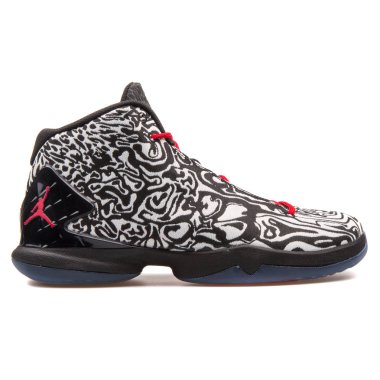 Vienna, Avusturya - 14 Haziran 2017: beyaz zemin üzerine izole Nike Jordan Super Fly 4 Jcrd siyah ve beyaz spor ayakkabı