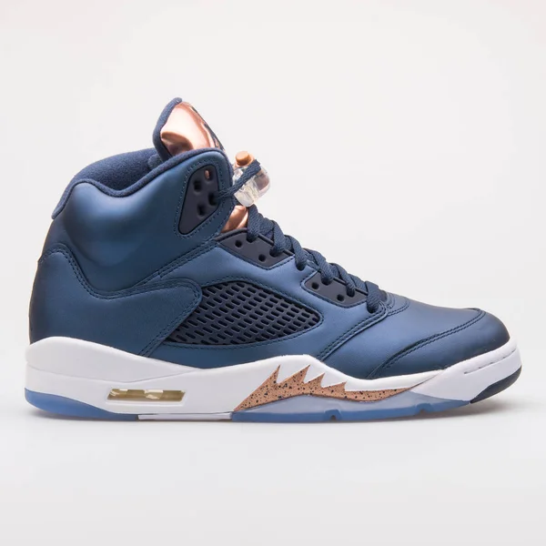 Vienna Oostenrijk Juni 2017 Nike Air Jordan Retro Blauw Bronzen — Stockfoto