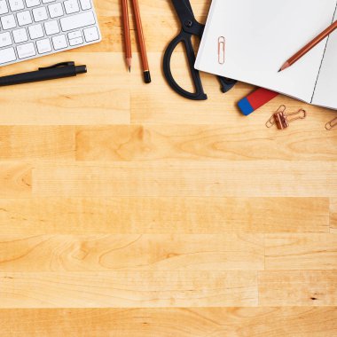 Ahşap ofis Resepsiyon Masaları boş defter, bilgisayar ve supp