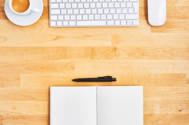 Office Masaüstü bilgisayar ve dizüstü konseptiyle