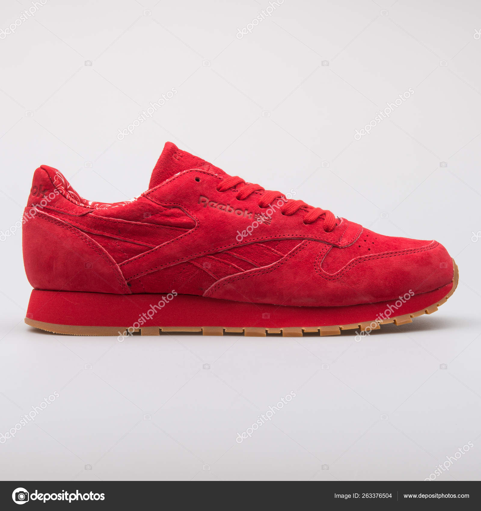 Classic CL Leather TDC red sneaker – Stock Photo © xMarshallfilms #263376504