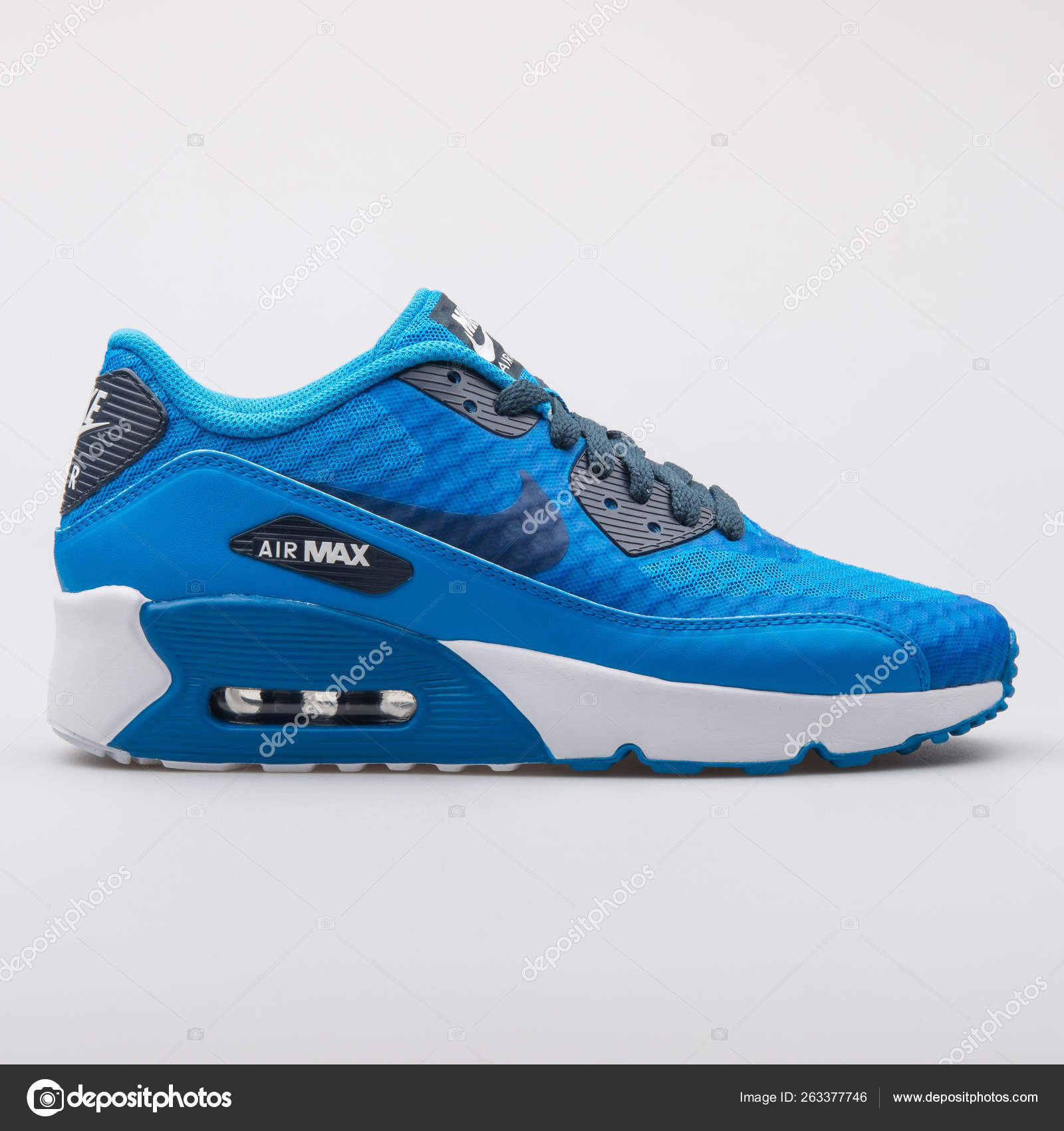 Nike Air Max 90 Ultra 2.0 BR blue and white sneaker – Stock Editorial Photo xMarshallfilms #263377746