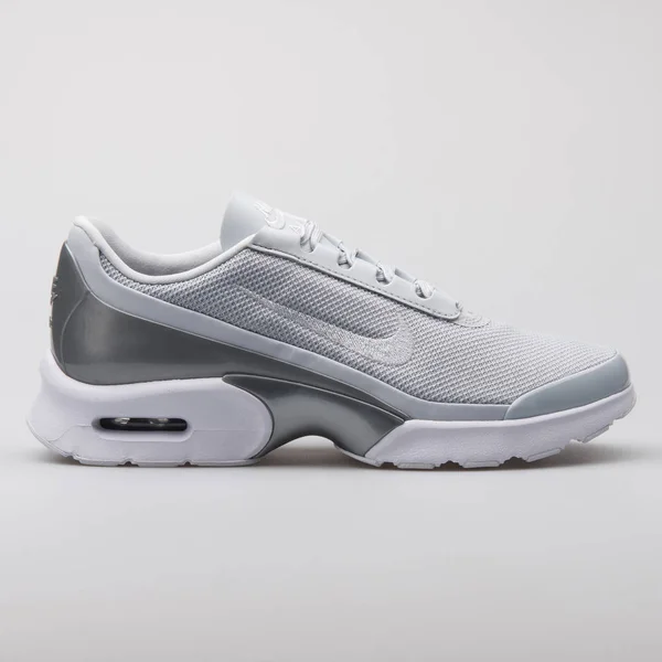 Nike Air Max Jewell Premium platynowy Sneaker — Zdjęcie stockowe