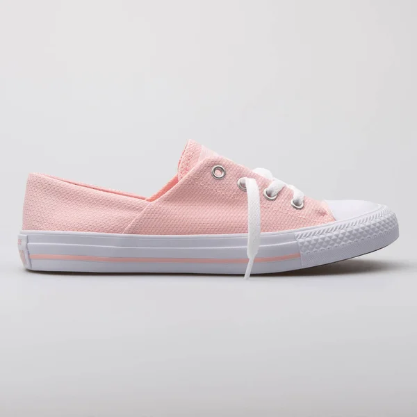 Converse Chuck Taylor All Star Coral OX różowy Sneaker — Zdjęcie stockowe