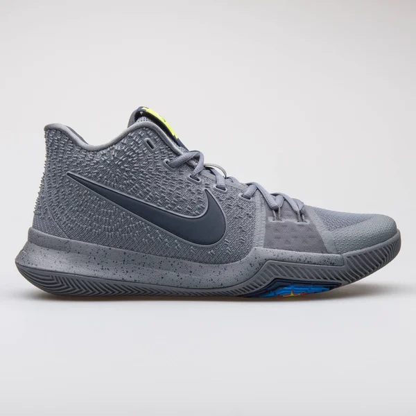 Nike Kyrie 3 zapatilla gris fresco — Foto de Stock